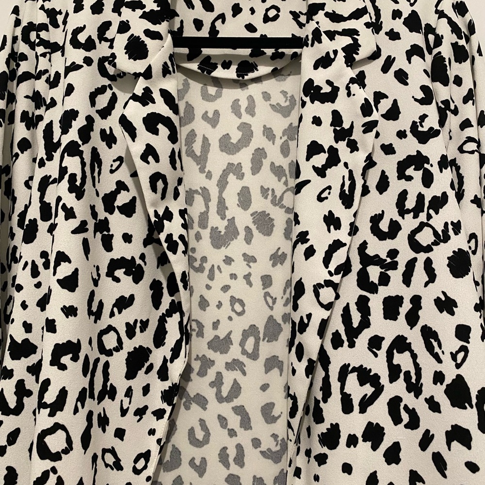 Andre by unit leopard blazer size large